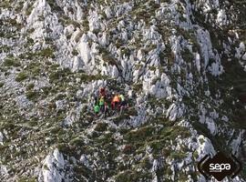 Rescatado un senderista burgalés herido en el Turbina de Peñamellera