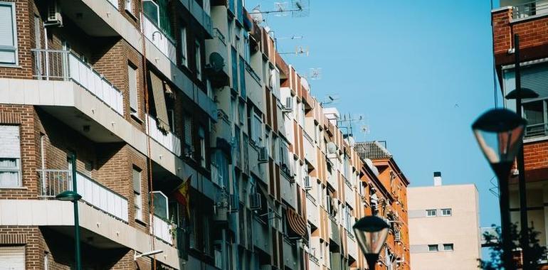 Vecinos y bancos adeudan 32 millones a las comunidades de propietarios en Asturias