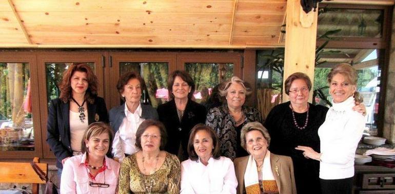 La Cofradía Doña Gontrodo abrilea en el Restaurante el Alto 