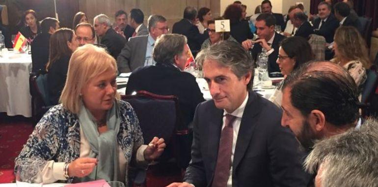 Fernández pide al ministro el mejor calendario para las obras pendientes 
