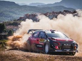 Kris Meeke controla el rally de España