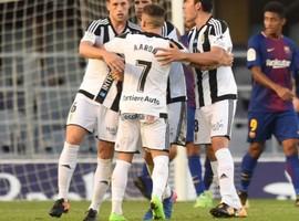 El Real Oviedo remontó en el Mini Estadi