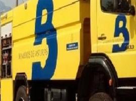 Sofocado incendio con un intoxicado en un garaje de Avilés
