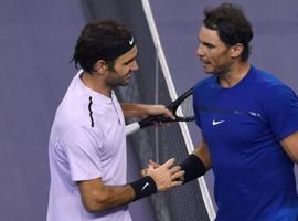 Federer gana en Shanghai y debilita el liderato de Nadal en la ATP  
