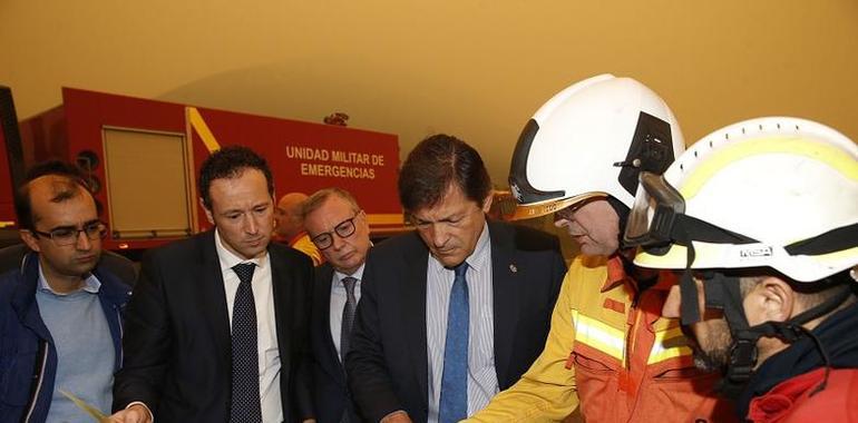  425 efectivos luchan contra los 27 incendios activos en Asturias