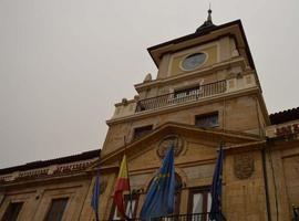 El alumbrado público de Oviedo retrasó hoy su apagado una hora por el humo