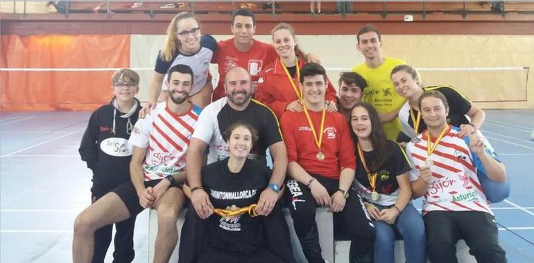17 medallas para el Bádminton Astures en Vegadeo