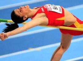 Homenaje de Avilés a Ruth Beitia en su pista 2 metros