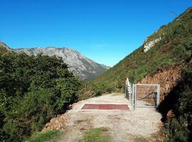 El paraje de Orticeda, en Ardisana (Llanes) ya tiene su paso canadiense