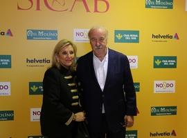 Ovación a Vicente del Bosque en SICAB al recibir el premio "Pura Raza Española”