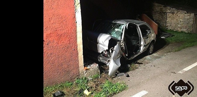 Herido grave al chocar contra una casa en Soto del Barco