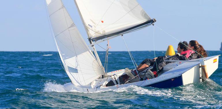 Pelayo y Ordóñez vencen en la última jornada del Trofeo de Otoño de Vela Ligera