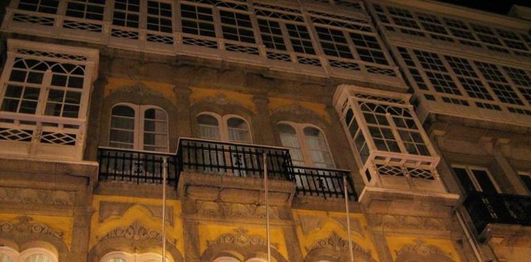 Insignia de Oro del Centro Asturiano de A Coruña al presidente del Principado