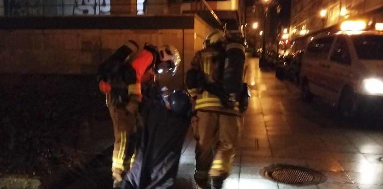 Simulacro de emergencia de madrugada en el túnel ferroviario urbano de Oviedo