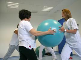 Las mujeres con menor formación tienen percepción peor de su salud que los hombres