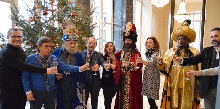 El Gobierno de Oviedo brinda con los Reyes Magos