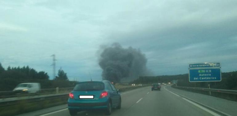 EQUO Asturies exige investigación del incendio de Desguaces Riestra en Gijón