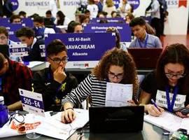 160 estudiantes de Asturias buscan ser los mejores empresarios virtuales del país