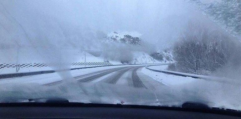 El fin de semana arranca con 7 puertos con cadenas en Asturias