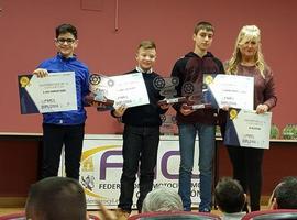 Trofeo para Adrián Fernández Murias en la Gala de Motociclismo Castilla y León