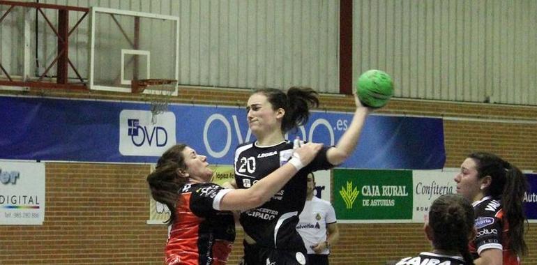 El Oviedo Balonmano Femenino cae ante el Cleba León en Vallobín