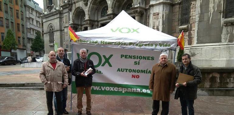 Campaña informativa de VOX en Oviedo