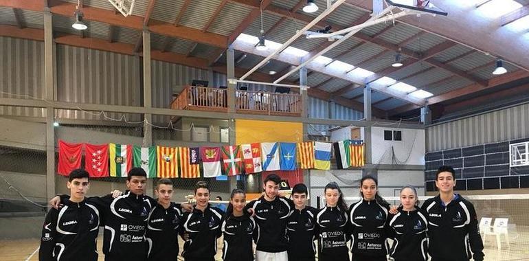4 oros, 3 platas y 2 bronces para el Bádminton Oviedo en Cantabria