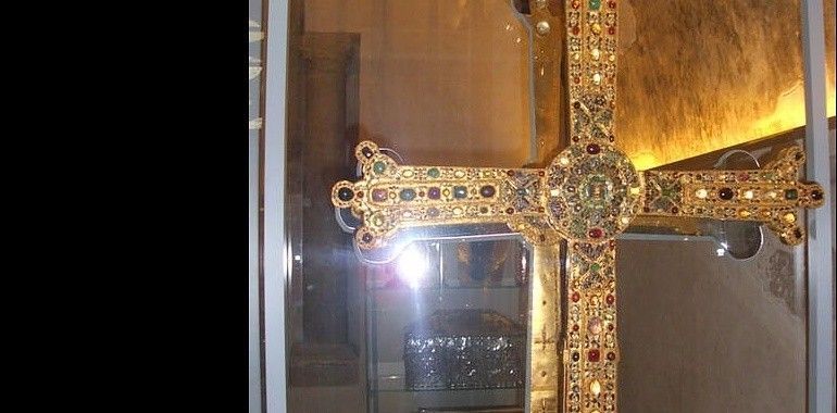 Asturias declarará BIC símbolos, hórreos y monumentos como Santu Medé