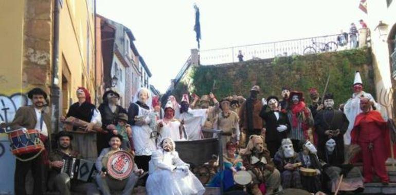 Los Mazcaritos tornen al Antroxu tradicional d’Uviéu