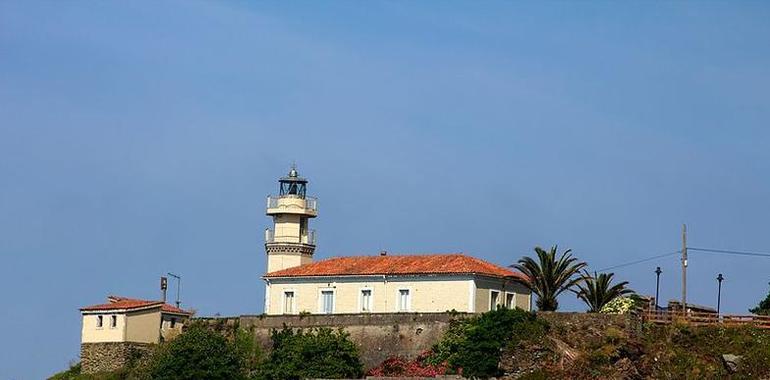 El Faro de Cudillero, para dormir en lo más alto