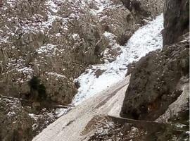 Cerrada la ruta del Cares por dos intensos aludes 