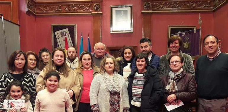 Acosevi entrega en Villaviciosa 4.000 euros en cheques regalo 
