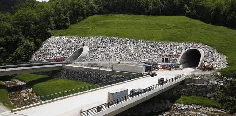 Fomento licita 83,7 M€ para vía y suministros en la LAV León-Asturias