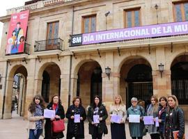 Oviedo presenta el folleto del CMI con motivo del #8M