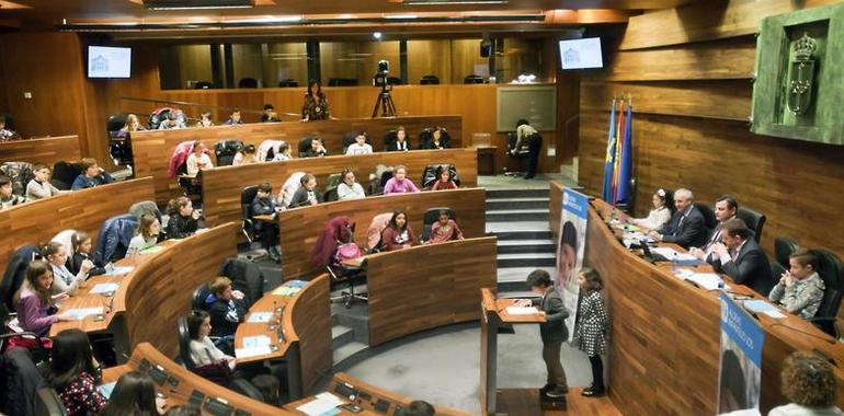 Escolares de Gijón y Mieres, “Diputados por un día” en la Junta General   