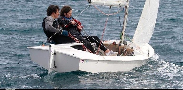 Jaime Álvarez-Hevia y Laura Rodríguez primeros líderes del Trofeo de Primavera