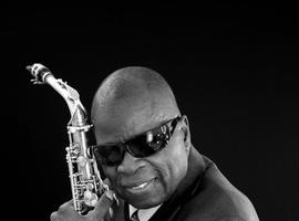 Maceo Parker y Pablo López actúan esta semana en el Teatro de la Laboral