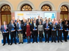 Gijón recibe una Pajarita Azul por el reciclaje de papel y cartón