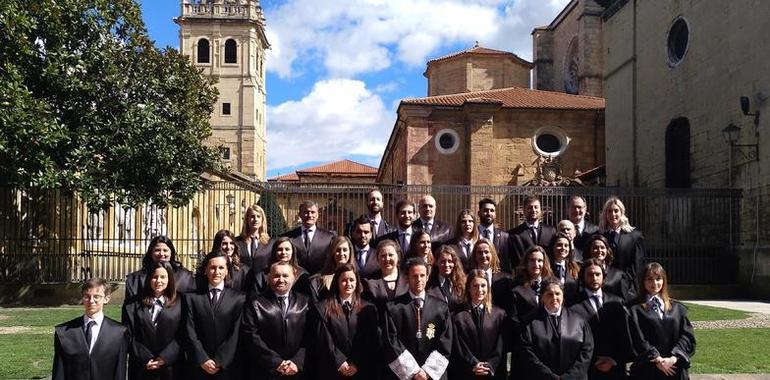 El ICA Oviedo acoge la jura de abogados más numerosa de los últimos años