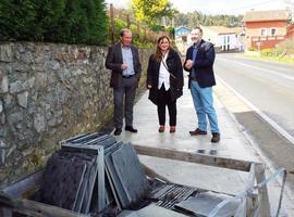 Un kilómetro de acera une Carrales y El Franco, en Caravia