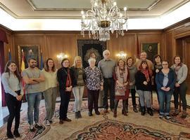 Mariví Monteserín recibe a dos miembros de la asociación Belga TABORA
