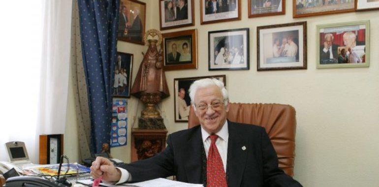 El Padre Ángel, Insignia de Oro de la UGT de Asturias por su trabajo solidario