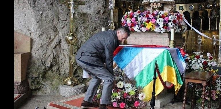 El Sella encomienda piraguas y romeros a la Santina
