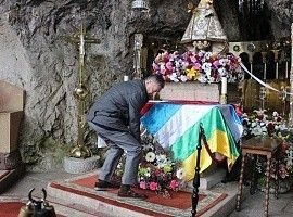 El Sella encomienda piraguas y romeros a la Santina