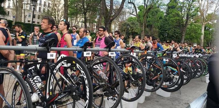 Bea Tenreiro y Diego Martín ganan en el Duatlón de Oviedo