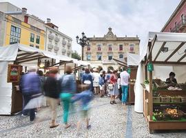 El Mercado Artesano y Ecológico de Gijón celebra el 50 aniversario de Tito Bustillo