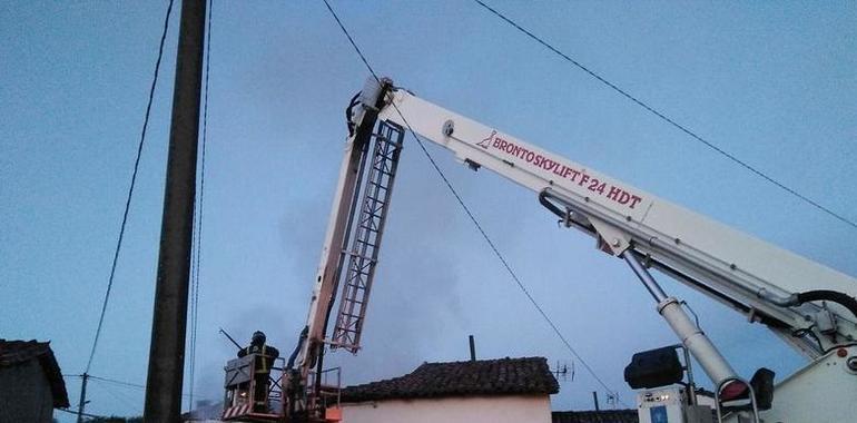 Incendio destruye una casa en Cuturrasu