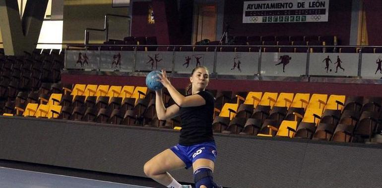 Andrea Carbajal renueva por el Oviedo BF