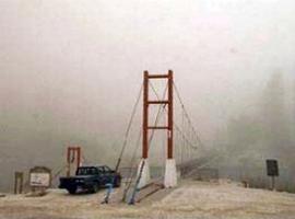 El viento y cenizas volcánicas cortaron la ruta Neuquén-Bariloche