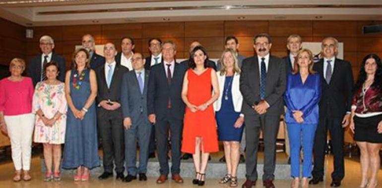 Gobiernos central y autonómicos recuperan la Sanidad universal suspendida por el PP